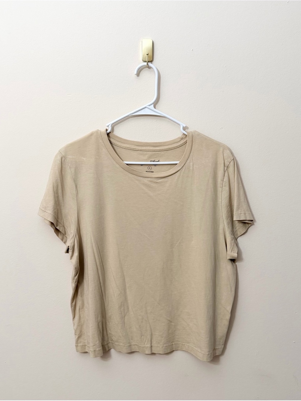 Universal Thread Women’s Plain Crewneck Tshirt Short Sleeve Tee Relaxed Tan XL